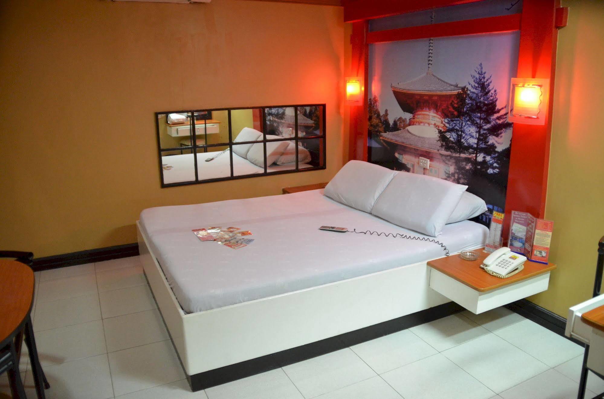 Hotel Sogo Edsa Caloocan Экстерьер фото