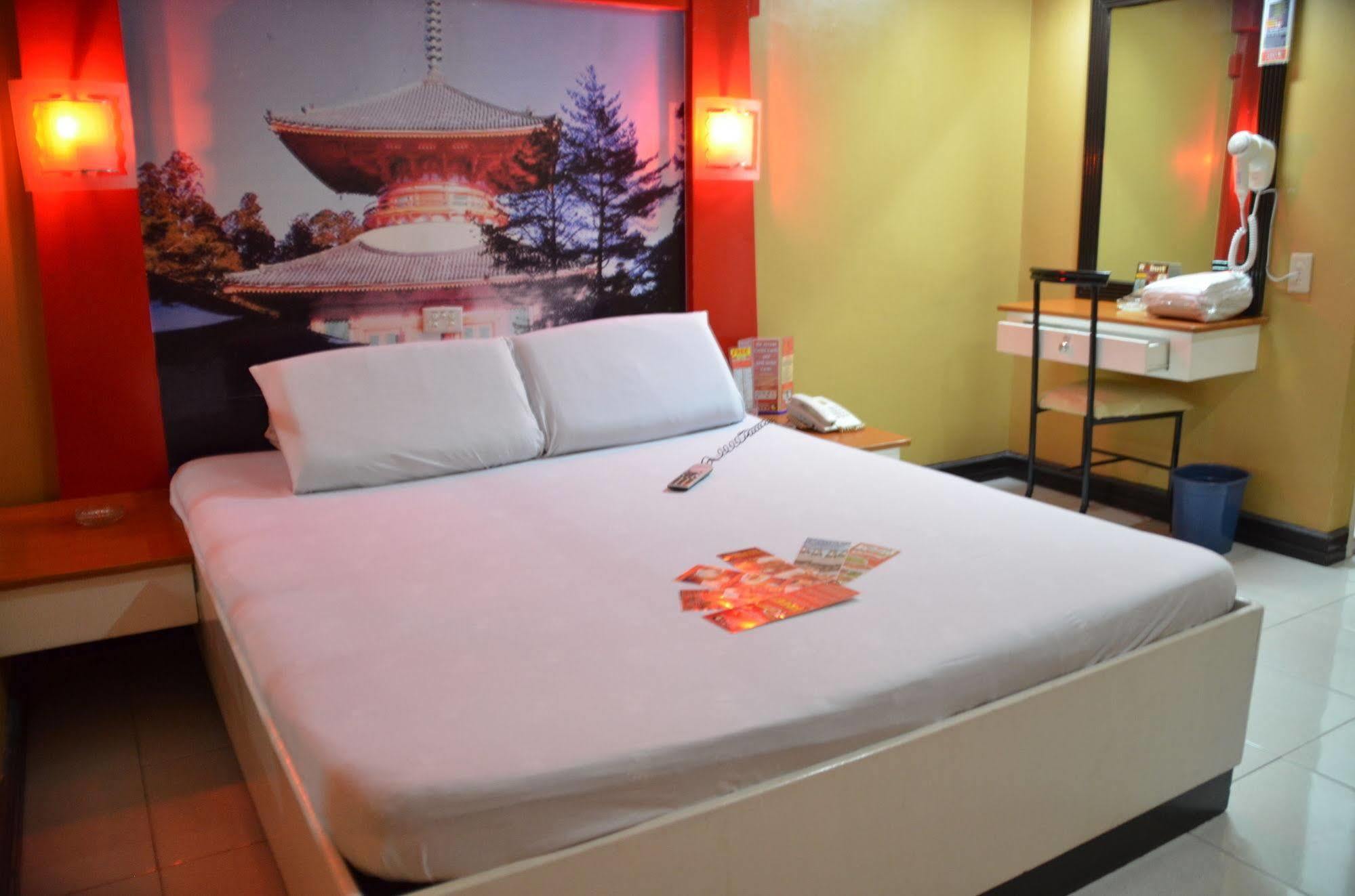 Hotel Sogo Edsa Caloocan Экстерьер фото
